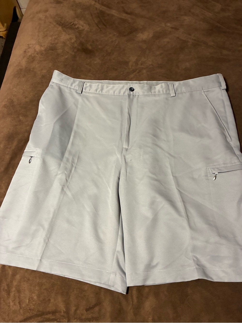 izod Men's Light Gray Golf Performance Cargo Shorts size 42